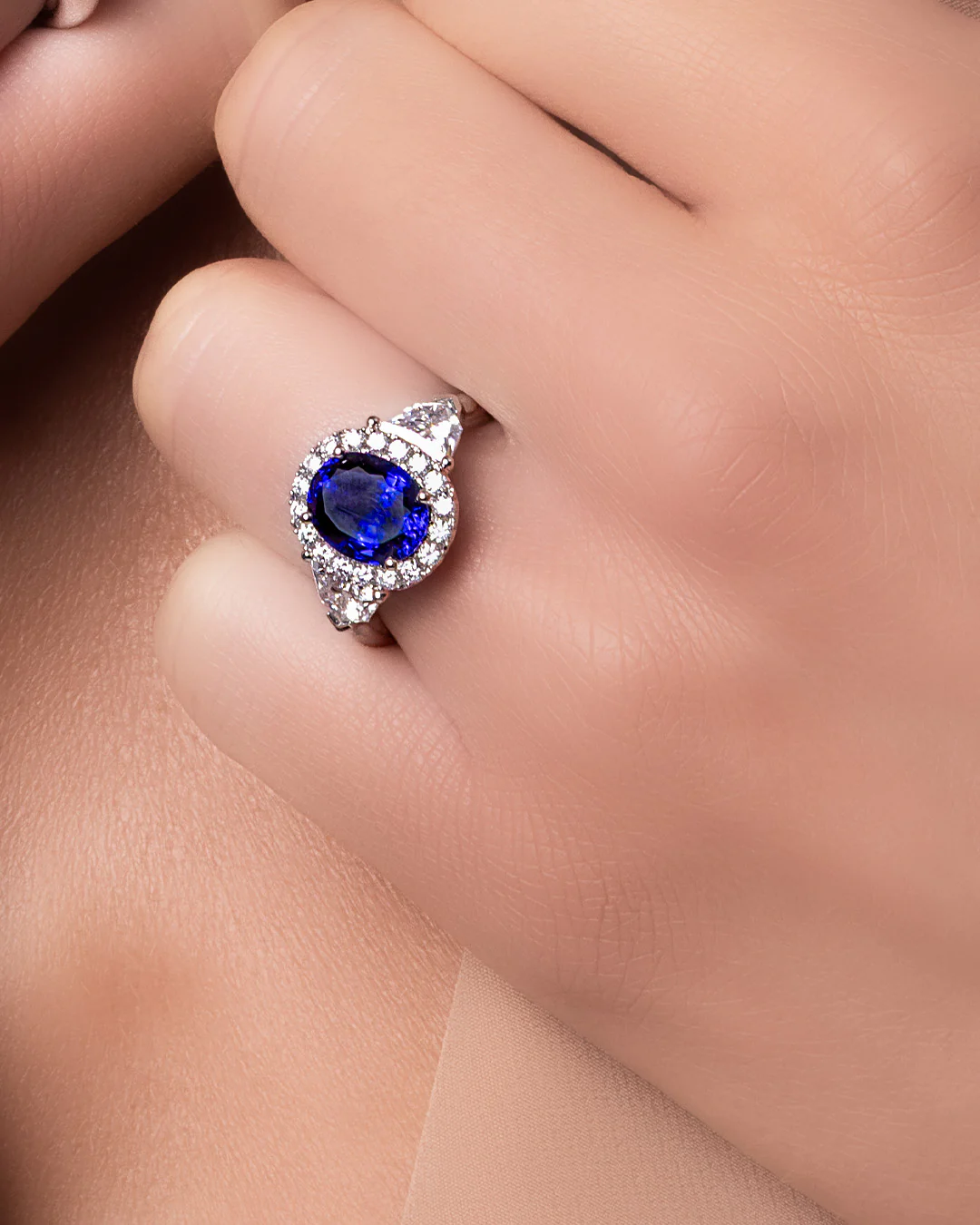Blue Sapphire Ring - Image 4